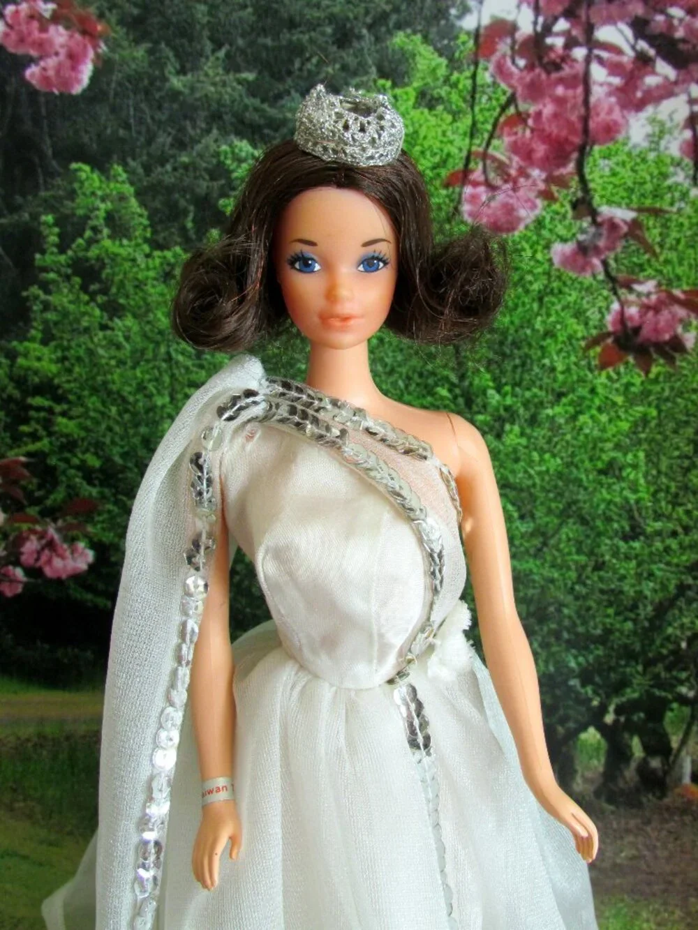MISS AMERICA BARBIE DOLL, 1972, CROWN on FLIP HAIR-DO, BRIDE & SPOTLIGHT GOWNS